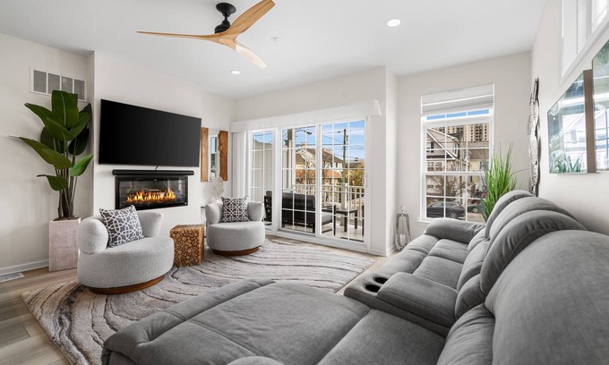 Margate City Casa | Beach Block Beauty! 2 blocks from beach & downtown area.