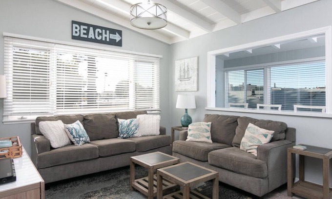 Pierpont Bay Casa | Beach-block Charming Upstairs Duplex