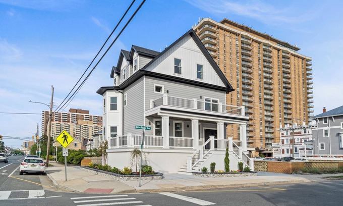Ventnor City Casa | Beach Block! Luxory 7-bedroom house in Ventnor City with WiFi, AC