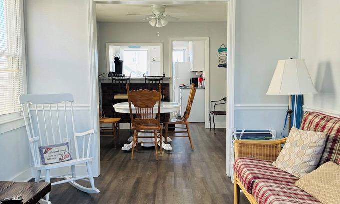 Ortley Beach Apartamento | Beach Block, Renovated 2 bdrm, sleep 6, 2nd Flr unit Parking and 4 beach badges