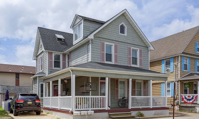 Sea Bright Casa | BEACH BLOCK, TWO BEDROOM/YARD, HISTORIC OASIS!