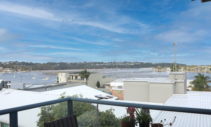 Merimbula Apartamento | Beach Break: Pet friendly fenced yard in town