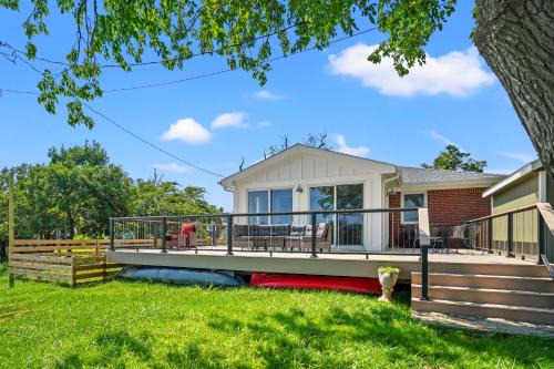 Deep Hole Casa | Beach Bungalow - Pet friendly cottage w/Amazing views!