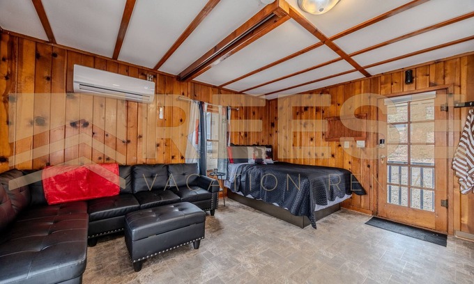 Lake Ozark Cabina | Beach Cabin #5, Private/Shared Beach - Cabin #5