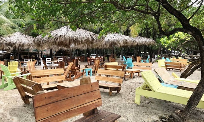 Carmen Cabina | Beach Cabinas