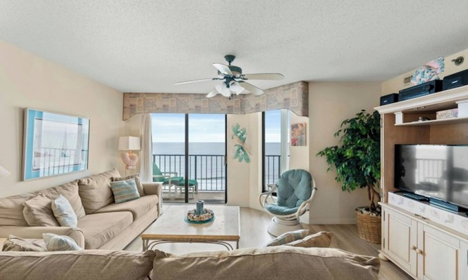Atlantic Beach Condominio | Beach Club I 8E -Oceanfront 3BR/3BA-Windy Hill