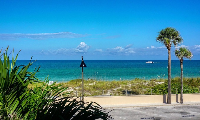 Pass-a-Grille Historic District Condominio | Beach Club Alquiler de vacaciones Pass-A-Grille Gulf Front Condo de lujo para 6