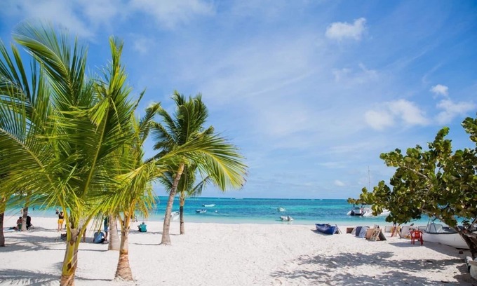 Playa Bibijagua Apartamento | Beach Condo 3 mins walking distance from the beach, Amazing Pool 2BR Gated Comm.