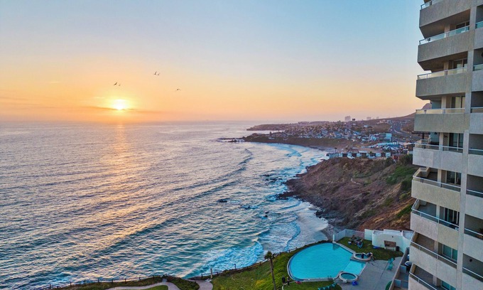 Rosarito Condominio | Enjoy the peace and tranquility of our Executive Style retreat on the Ocean.