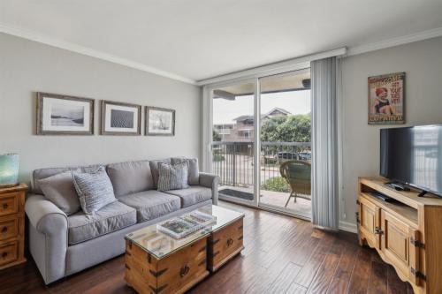Carpinteria Apartamento | Beach Condo with Private Ocean View Balcony #237