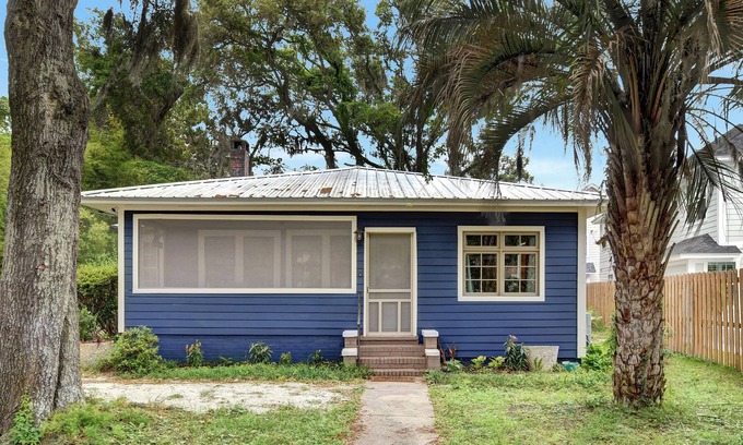 Saint Simons Heights Cabaña | Beach Cottage! walk to restaurants. Minutes from Beach