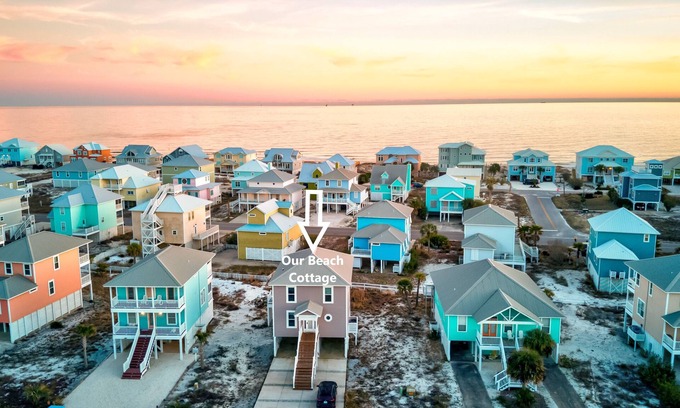 Morgantown Cabaña | *Beach Cottage* ~4 min walk to beach! Peak-a-Boo Gulf Views!