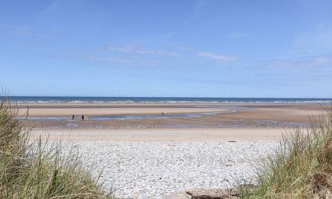 Kinmel Bay Cabaña | Beach Cottage