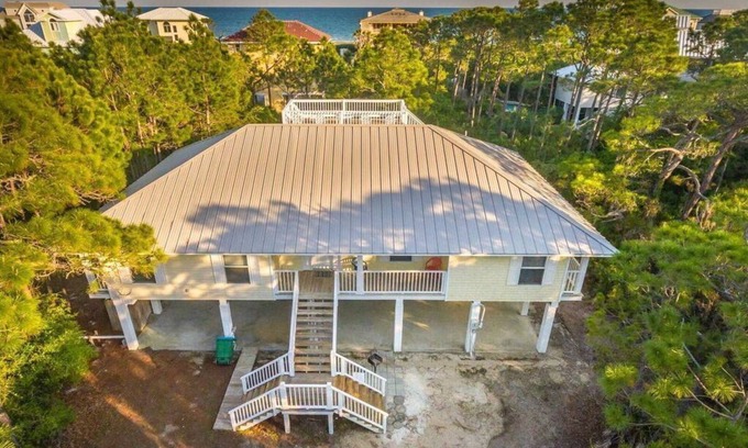 Plantation Casa | 2BR / 2BA Beach Cottage dentro de Plantation, tiene capacidad para 8, ¡Se admiten mascotas!