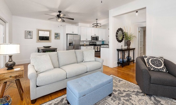 Saint Simons Island Cabaña | Beach Cottage-Screened Porch! One short block to beach! Walk to Pier Village!