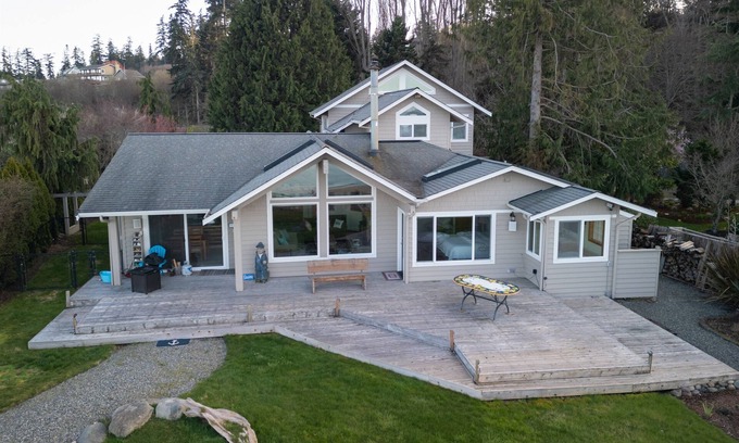 Kingston Casa | Beach Cove: 3 Bdrm, 2 Bath with Beach Access