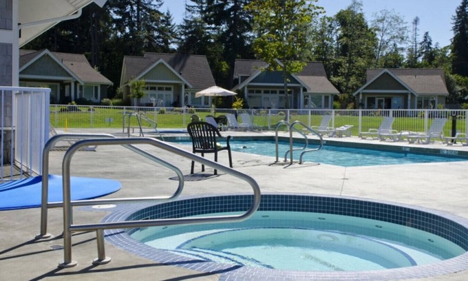 Regional District of Nanaimo Casa | Beach Days & Poolside Relaxing at Qualicum Landing