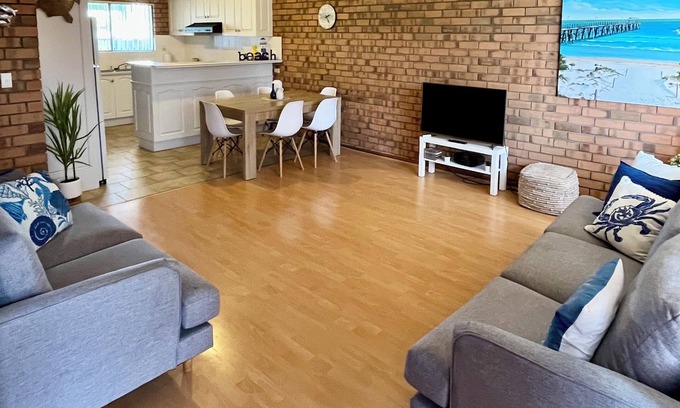 Silver Sands Casa | Beach Daze, Silver Sands Relax & enjoy...one street from beach