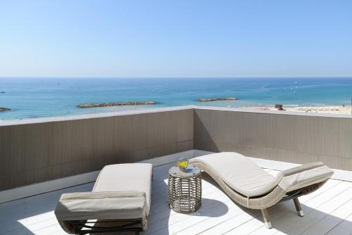 Herzliya Pituach Apartamento | Beach Duplex with 2 Terraces & Sea View by FeelHome
