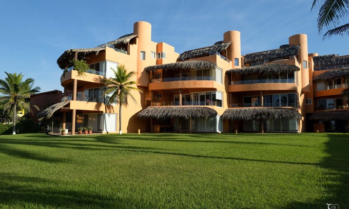 Barra de Potosí Condominio | Beach front 3-bedroom condo on Playa Blanca in fantastic Zihuatanejo