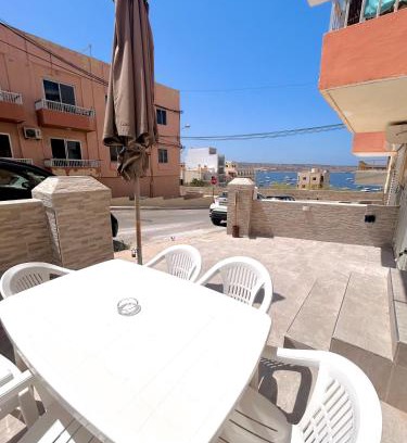 Għadira Apartamento | Beach front 3-bedroom Holiday Home