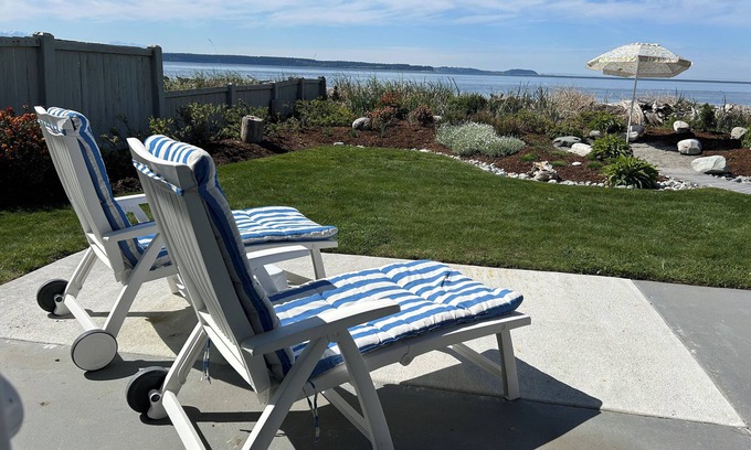 Lagoon Point Cabaña | Beach Front Cottage in the Sun on Whidbey.