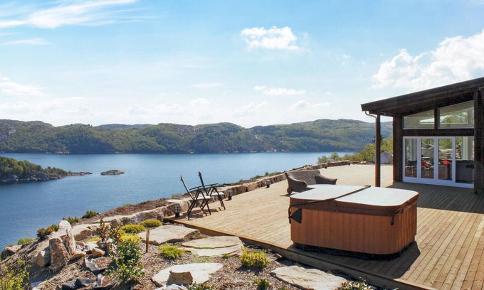 Lyngdal Casa | Preciosa casa en Lyngdal con jacuzzi