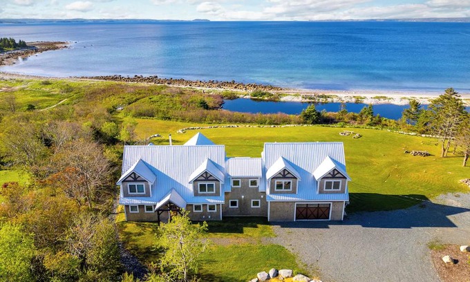 Black Point Casa | Beach Front Oasis - Custom-built Timber Frame Home on Cleveland Beach 12 guests