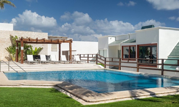 Zona Hotelera Apartamento | Beach Front Studio - One Bedroom Apartment, Sleeps 3