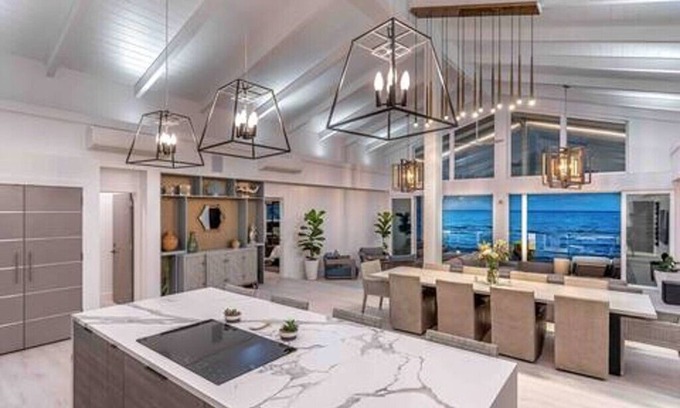 Kahuku Casa | Beach Front Stunner- 4 Bedroom 4 Bath