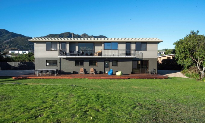 Clifton Casa | BEACH FRONT - Sunflower Beach House Pohara