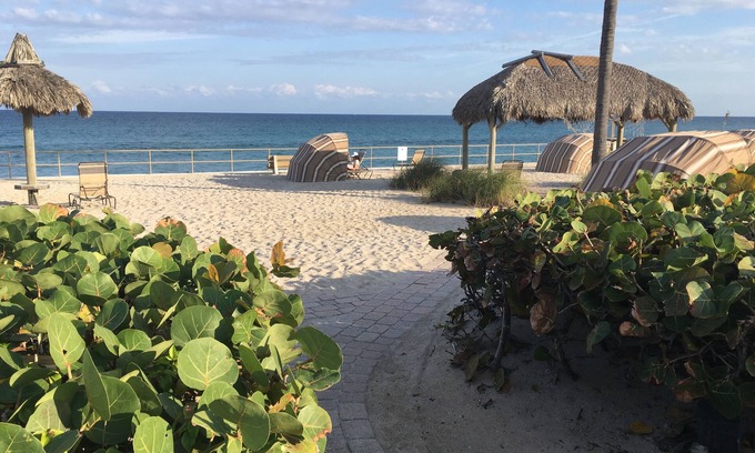 Hillsboro Beach Villa | Casa frente a la playa | 1 Bedrm Villa | Capacidad para 3 | Cocina | Servicios del resort