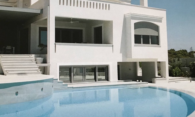 Kosta Villa | Villa frente a la playa con vista Spetses