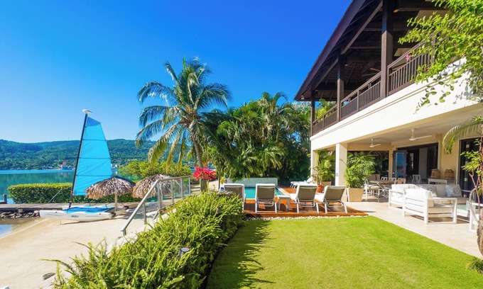 Lagoons Villa | Villa frente a la playa con piscina, en una comunidad cerrada con tenis