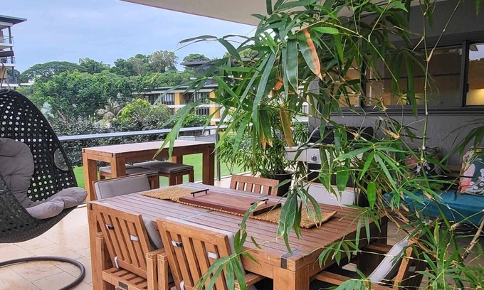 Warf Precinct Apartamento | Beach front, with huge outdoor living area and views. Everything you need!