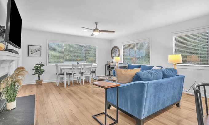 Caswell Beach Condominio | Beach Getaway Among the Oaks: Community Pools, Short Walk to Beach Access