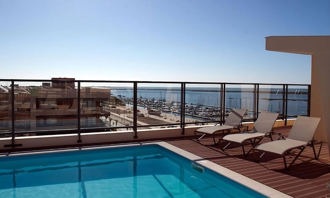 Olhao Apartamento | Beach Getaway in Olhão! Swimming Pool, Free Public Parking, Pets are Welcome!