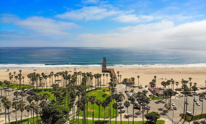 Port Hueneme Condominio | Beach getaway, steps to the sand