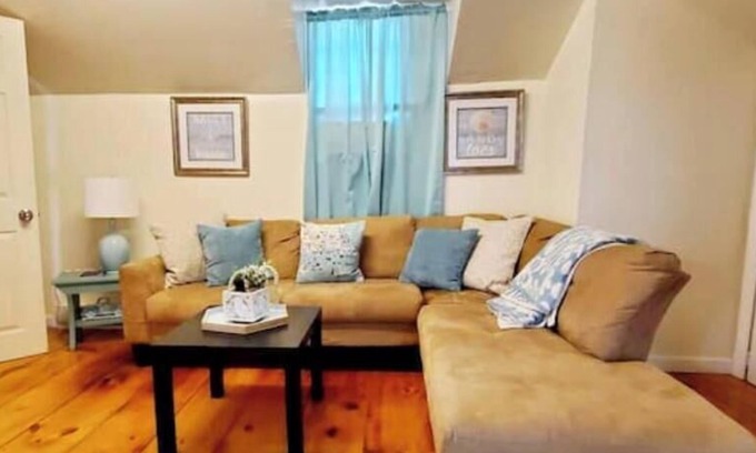 North Weymouth Cabaña | Beach guest house, Free parking close to Boston