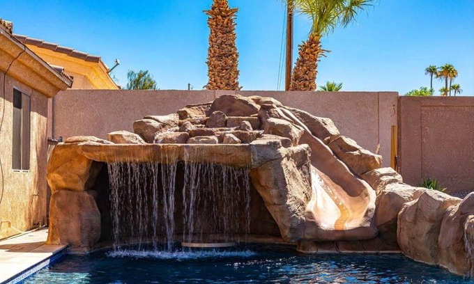 Lake Havasu City Casa | Beach Happy-Lake Close-Private Waterpark Oasis -sleeps 14