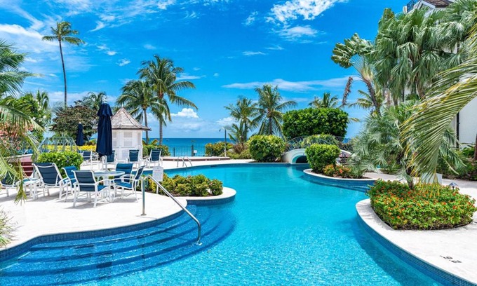 Schooner Bay Apartamento | "Beach Happy" Schooner Bay - Beachfront Apartment