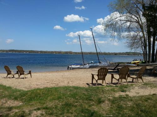 Sturgeon Bay Hotel | Beach Harbor Resort