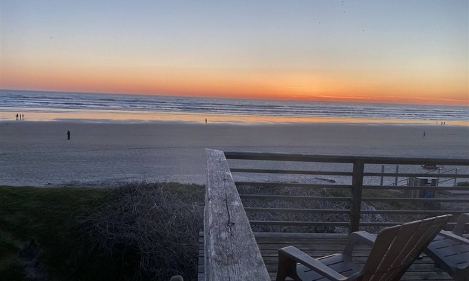 Tolovana Park Casa | Beach Haven - Beachfront! - Beachcomber Vacation Homes