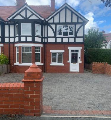 Moffat Casa | Beach Hill House - Rhos on Sea