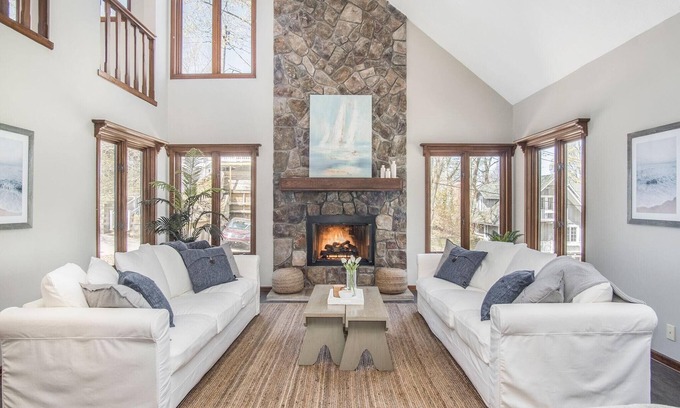 Macatawa Casa | Beach Home ⚓︎ Private Beach Access ⚓︎ Ample Parking ⚓︎ Lake Views