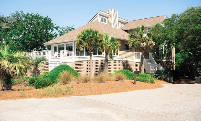 Charleston County Casa | Beach Home Steps Away from Beach Access at Wild Dunes Resort on Isle of Palms