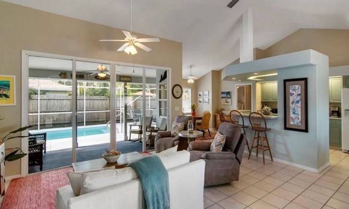 Summerplace Casa | Beach Home that is Pet-Friendly and Pool Equipped