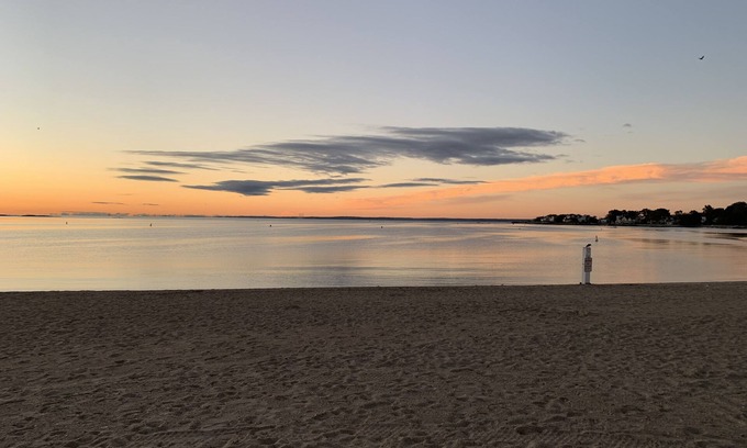 Cove - East Side - Shippan Casa | BEACH HOUSE, 2 MINITE WALK TO WEST BEACH, 40 MIN TO MANHATTEN