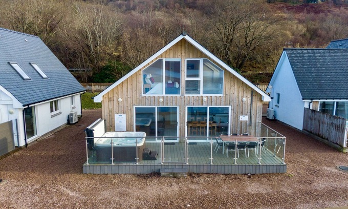 Kentallen Cabaña | Beach House 2 with Hot Tub - sleeps 8 guests in 4 bedrooms