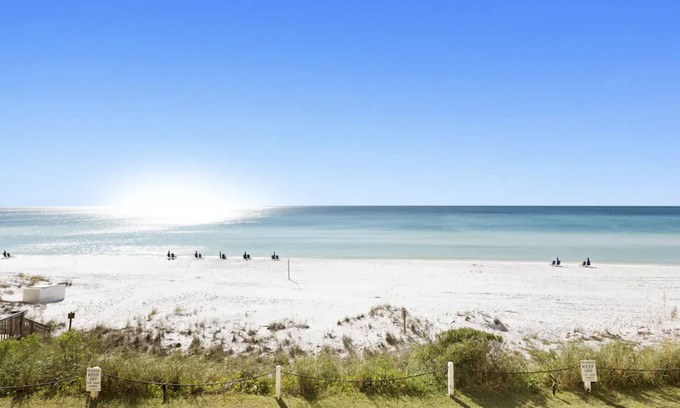 Destin Condominio | Beach House 203d 2 Bedroom Condo by RedAwning